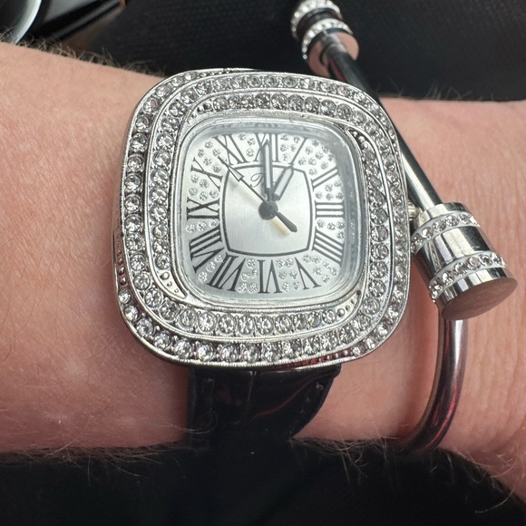 Women’s Square Design Starry Sky Quartz Watch With Diamonds black leather band - Picture 5 of 8